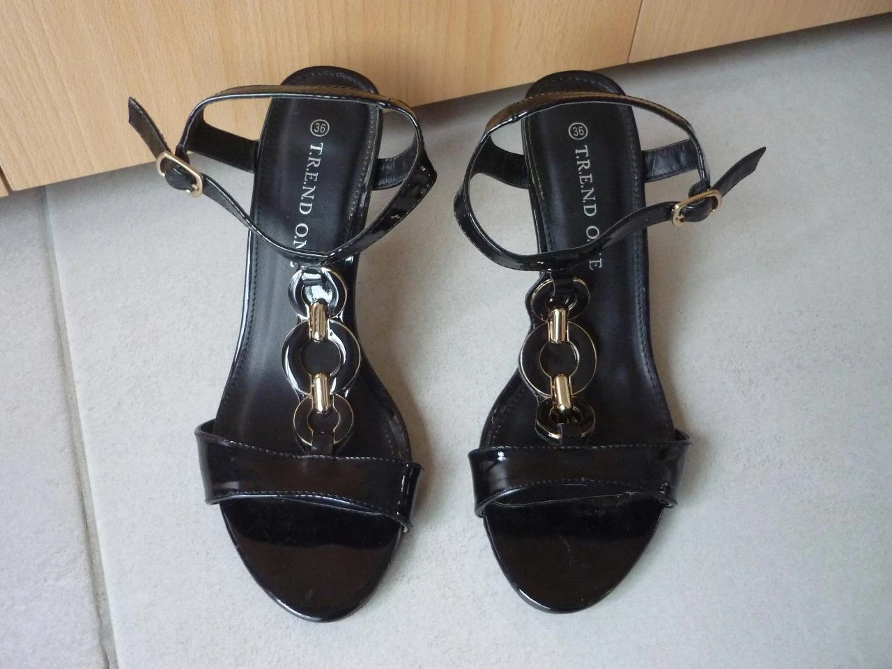 Tênis preto com círculos pretos Tamanho 36-37 – photo 3